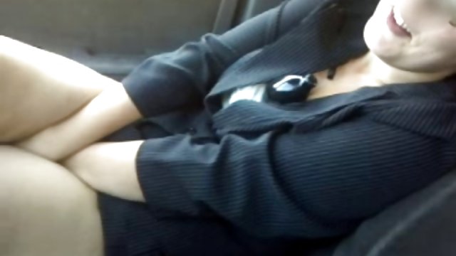 زیبا پا و طلسم و اعضای از پاهای زن با رابطه جنسی عمیق مقعد در یک بطری